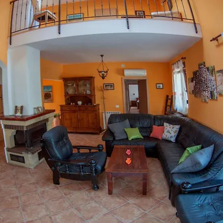Erdgeschosswohnung Fuer 7 Personen By Interhome Ližnjan