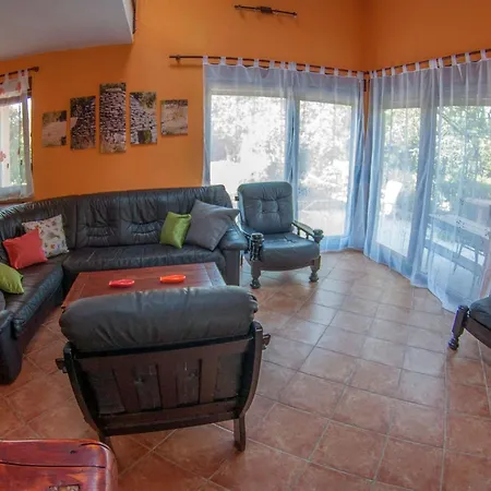 Vakantiehuis Erdgeschosswohnung Fuer 7 Personen By Interhome Ližnjan