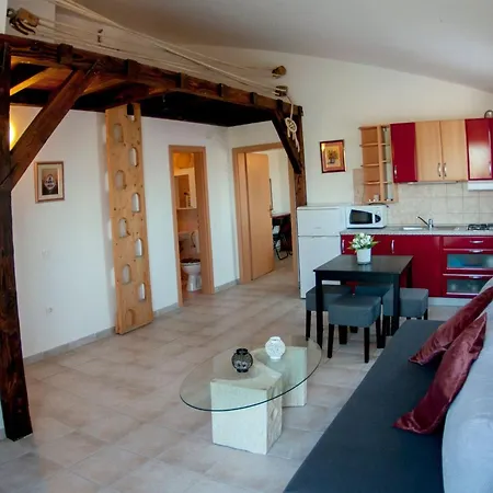 Vakantiehuis Erdgeschosswohnung Fuer 7 Personen By Interhome Ližnjan