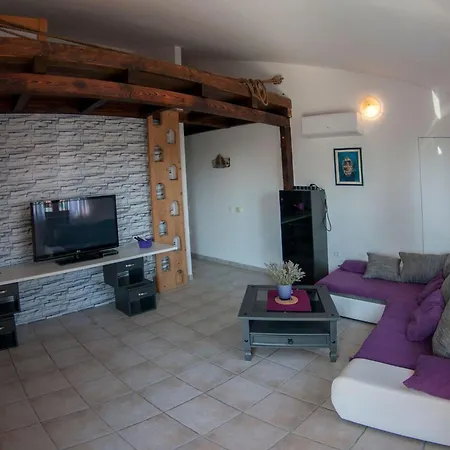 Erdgeschosswohnung Fuer 7 Personen By Interhome * Ližnjan