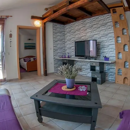 Erdgeschosswohnung Fuer 7 Personen By Interhome Vakantiehuis Ližnjan