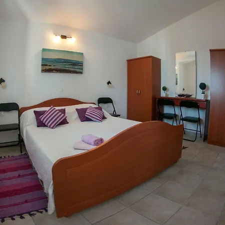 Ferienhaus Erdgeschosswohnung Fuer 7 Personen By Interhome