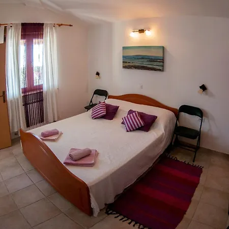 Hébergement de vacances Erdgeschosswohnung Fuer 7 Personen By Interhome Ližnjan