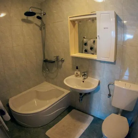 Erdgeschosswohnung Fuer 7 Personen By Interhome Hébergement de vacances Ližnjan