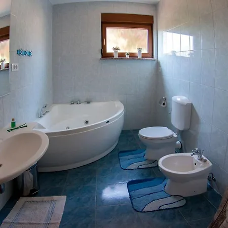 Dom wakacyjny Erdgeschosswohnung Fuer 7 Personen By Interhome
