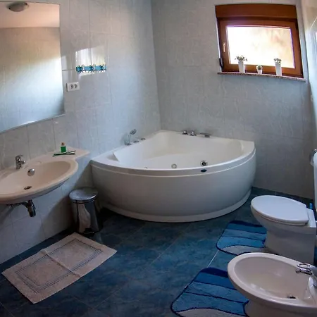 Erdgeschosswohnung Fuer 7 Personen By Interhome