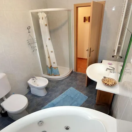 Ferienhaus Erdgeschosswohnung Fuer 7 Personen By Interhome Ližnjan