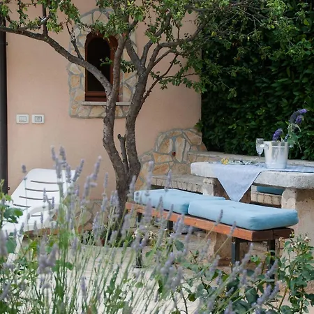 Erdgeschosswohnung Fuer 7 Personen By Interhome Hébergement de vacances