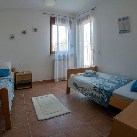 Ferienhaus Erdgeschosswohnung Fuer 7 Personen By Interhome Ližnjan