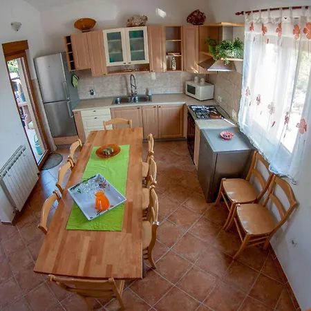 Erdgeschosswohnung Fuer 7 Personen By Interhome Ližnjan