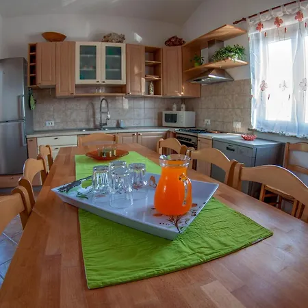 Erdgeschosswohnung Fuer 7 Personen By Interhome *