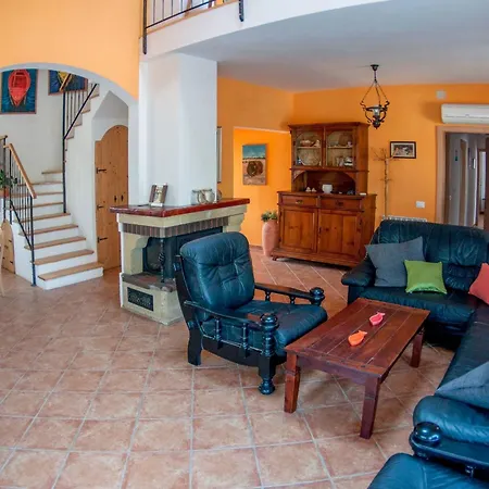 Erdgeschosswohnung Fuer 7 Personen By Interhome Hébergement de vacances Ližnjan