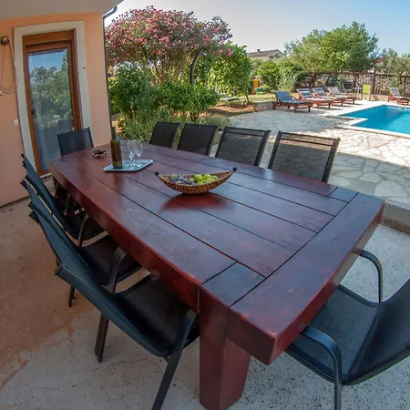 Erdgeschosswohnung Fuer 7 Personen By Interhome Vakantiehuis *